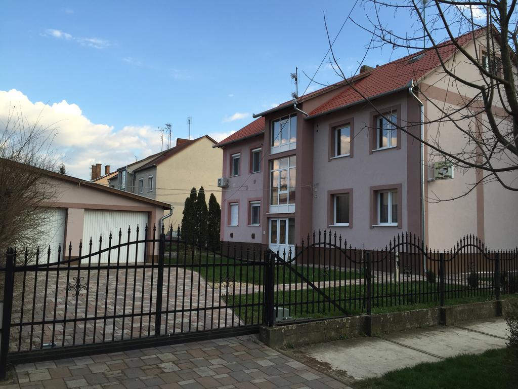 Platan Apartman Hajduszoboszlo Exterior photo